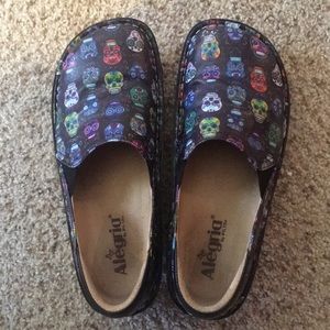 Alegria Clogs